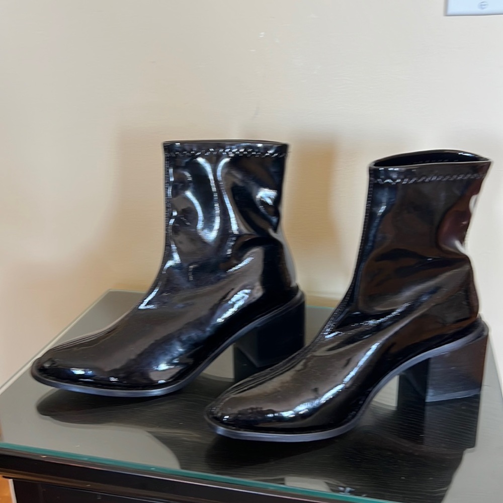 Robert Clergerie  Paris Xila Brand New Patent Boot